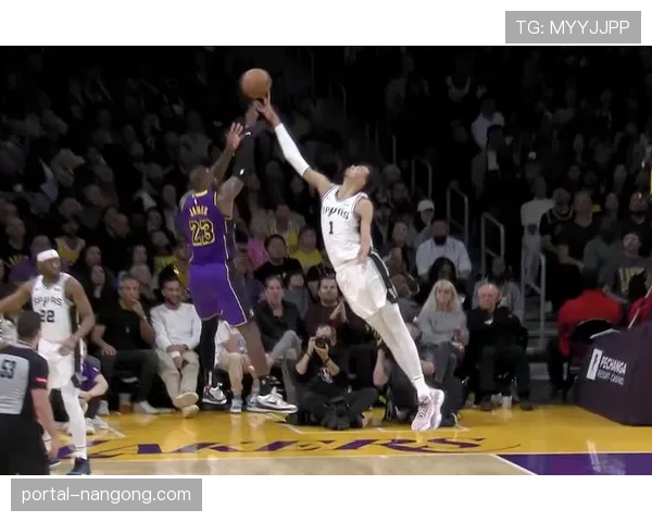 关键时刻:文班亚马连续三次封盖锁定胜局,马刺主场沸腾