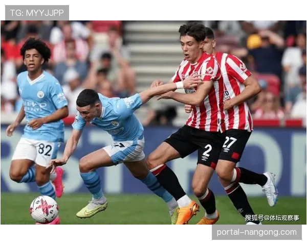 特写镜头：布伦特福德小将冲突中推搡对手，VAR介入审查